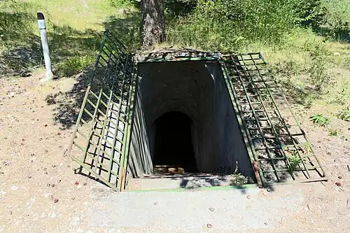 Вход в командный центр береговой батареи