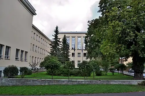 Вид на Гимназию Якоба Вестхольмас улицы Амандуса Адамсона