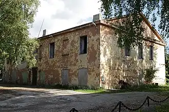 Штабное здание военного городка (памятник культуры) до реставрации