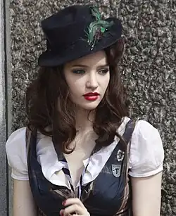 Одновременно с актерской деятельностью в Лондоне Талула Райли получила степень по естественным наукам в OU.