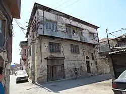 Дом в старом городе из тесанного камня