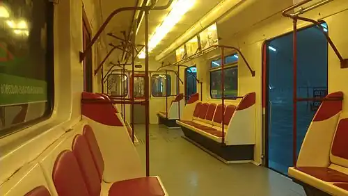 Пассажирский салон модернизированного поезда 81-717М/714М