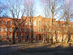 Технический корпус. Архитектор Р. Р. фон Генрихсен (1877).  Достроен и отремонтирован в 1943—1946 годах