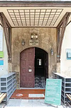 Вход в мечеть