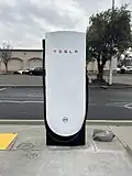 Станция зарядки Tesla Supercharger V4