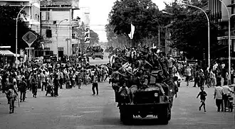 Красные кхмеры на улицах Пномпеня (1975)