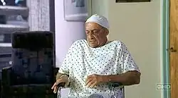 Джон Локк оказывается в инвалидном кресле.