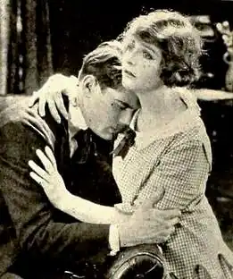 С Энид Беннетт в фильме «Виртуозный вор» (1919)