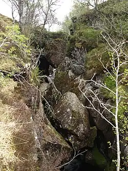 Идея замкового камня появилась от застрявших валунов в расщелине