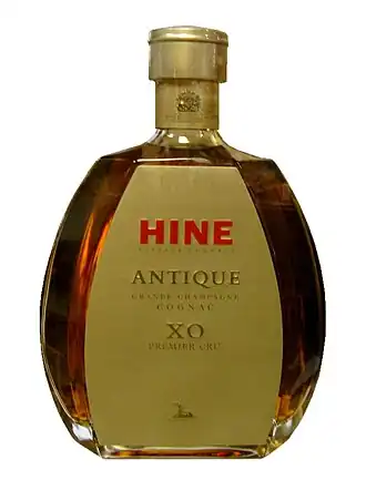 Бутылка коньяка Hine