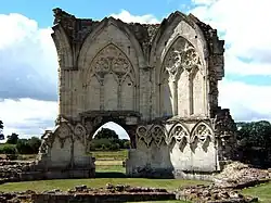 Руины аббатства Торнтон[англ.] в Северном Линкольншире