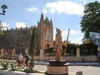 Воин майя на фоне церкви