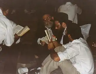 Чтение кинот у Стены Плача в Иерусалиме