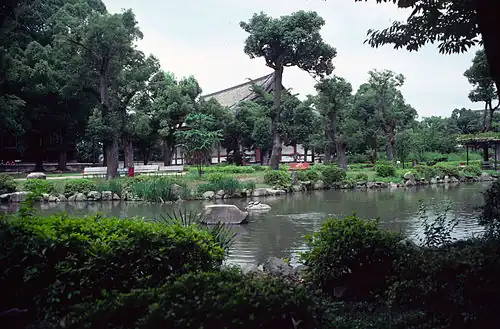 Пруд на территории храма То-дзи