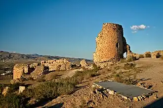 Одна из сохранившихся башен замка