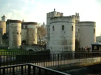 Тауэр - крепость где дед, отец и сам Томас Говард провели много времени.