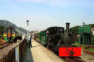 Станция «Портмадог» соседствует с Кембрийской линией.