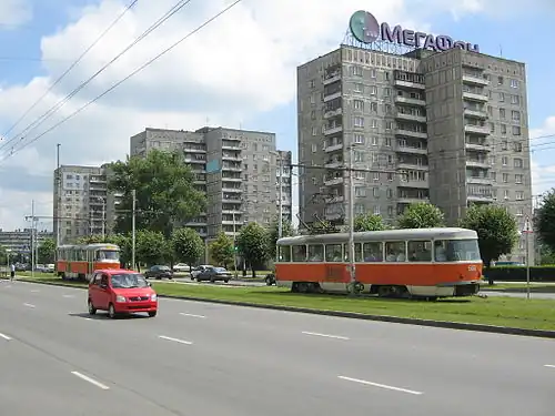 Трамвай маршрута № 8 (ныне не существующий) рядом с Октябрьской улицей. 24 июня 2007 года