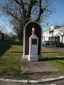 Памятник Сармьенто.