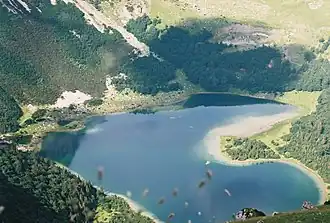 Вид на  озеро