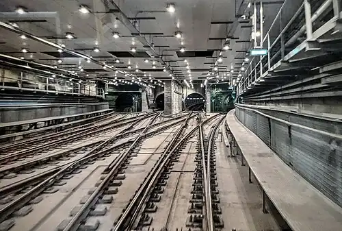 Развязка линий M3 и M4 в Копенгагенском метрополитене. Центральные тоннели линии M3, крайние — M4