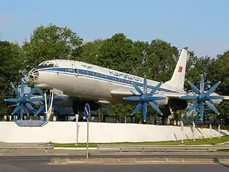 Памятник самолёту Ту-114в 2005 году