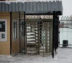 Постоянный КПП при входе на территорию Межвузовского студенческого городка. Санкт-Петербург, Россия.