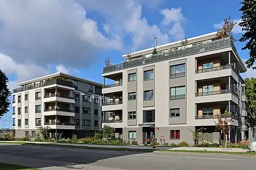 Справа — дом 23 (слева — дом 2/1по улице Пикксильма)