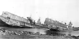 Подводные лодки «Тюлень» (№ 7) и «Утка» (№ 9) в ожидании разборки в Бизерте