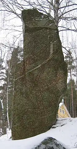 Рунический камень U 455