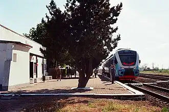 РА3 ЮППК на станции Петрово, пропускает другой местный поезд (2021)