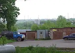 вид на НПЗ из города
