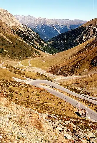 Перевал Умбраиль, вид в сторону долины Валь Мюстаир