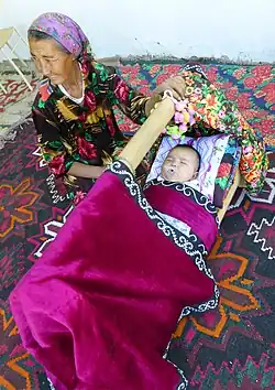 Традиционная узбекская колыбель, бешик