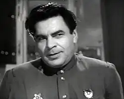 Кадр из фильма «Город зажигает огни» (1958)