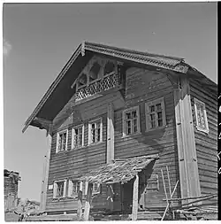 Деревянный дом с декором (утрачен, 1943 г.)