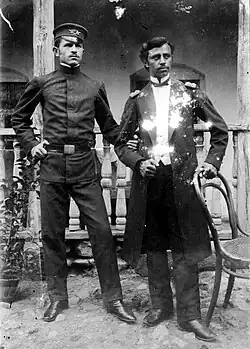 Узеир Гаджибеков (справа) с братом Джейхуном