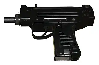 IMI Micro Uzi. S (safe) - предохранитель, F (fire) - автоматический огонь