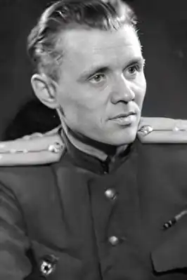 Владимир Мезенцев — гвардии капитан Красной армии