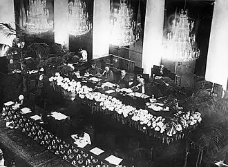 Дмитрий Мануильский, Уильям Фостер и Эрнст Тельман на VI конгрессе Коминтерна