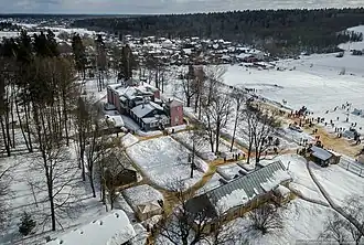 Вид с воздуха на деревню и на усадьбу «Мураново»