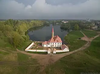 Приоратский дворец и Чёрное озеро