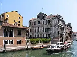 Вапоретто для малых каналов (итал. motoscafo, катер)