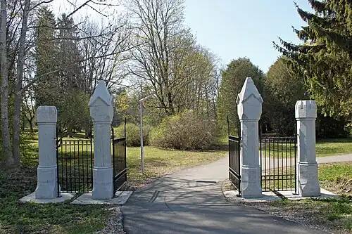 Ворота мызы в 2019 году