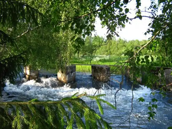 Плотина на реке Весёлой, близ места впадения в Вуоксу