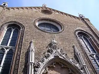 Фасад церкви Санто-Стефано