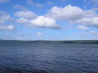 Озеро летом близ города Лахти