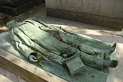 Надгробие Виктора Нуара на кладбище Пер-Лашез. 1890