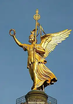 Виктория на вершине Колонны Победы в Берлине