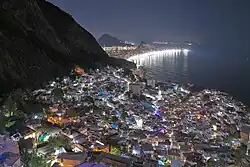 Фавела Видигал (вид ночью)